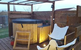La Roulotte Des Amish & Bain Nordique A Remous Jacuzzi
